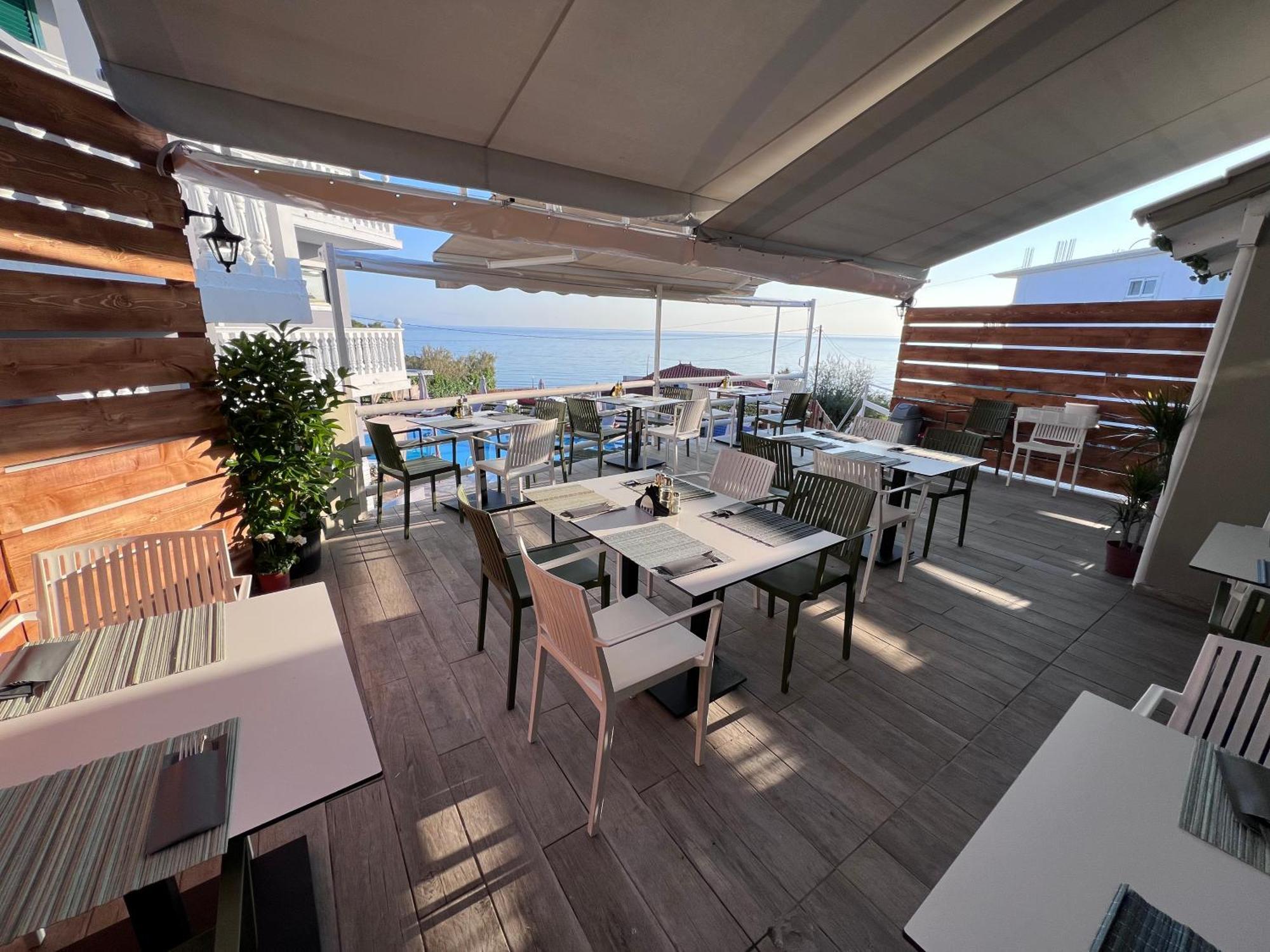 Amarylis Beachfront Studios Amoudi Luaran gambar