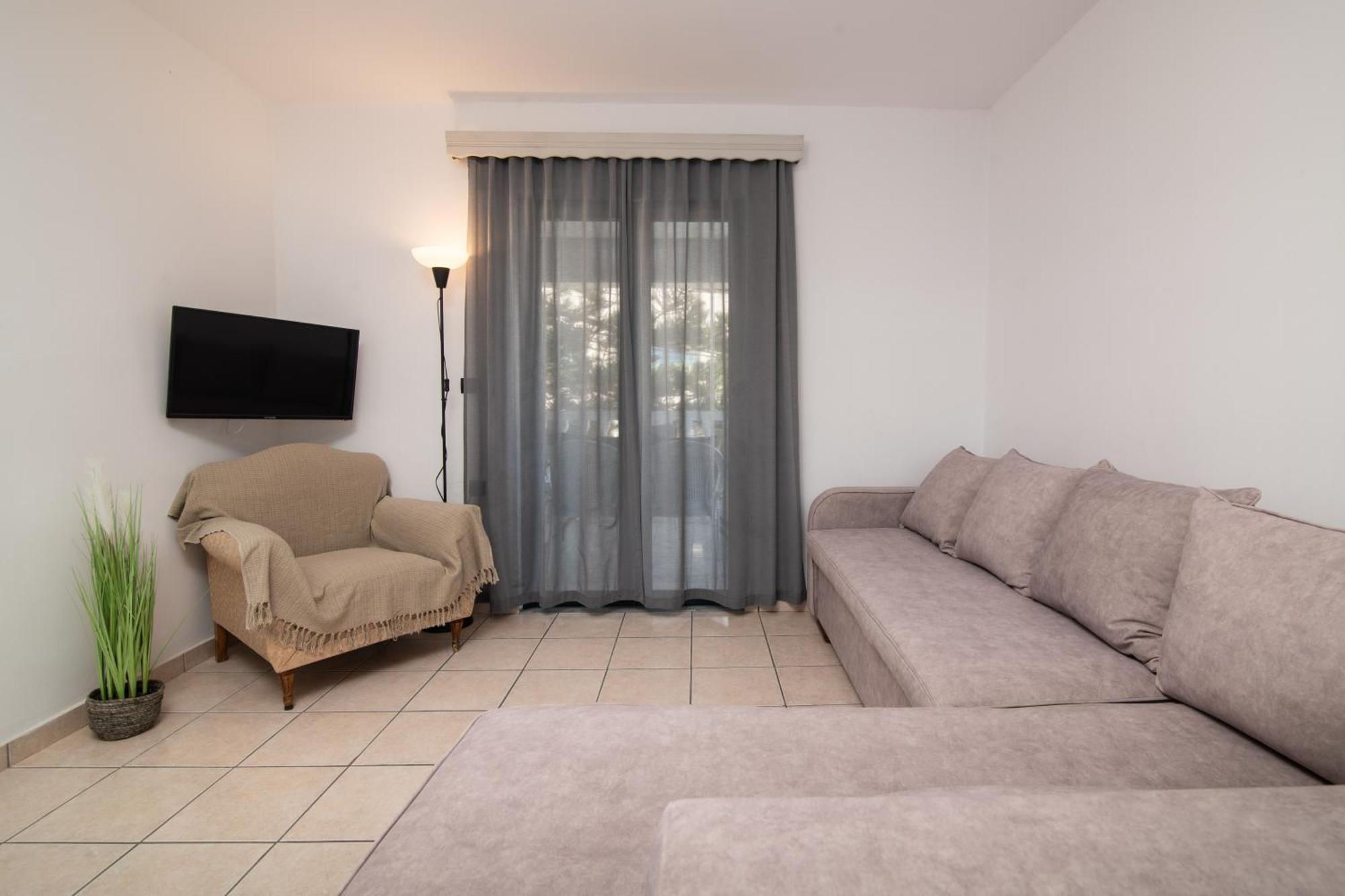 Amarylis Beachfront Studios Amoudi Luaran gambar
