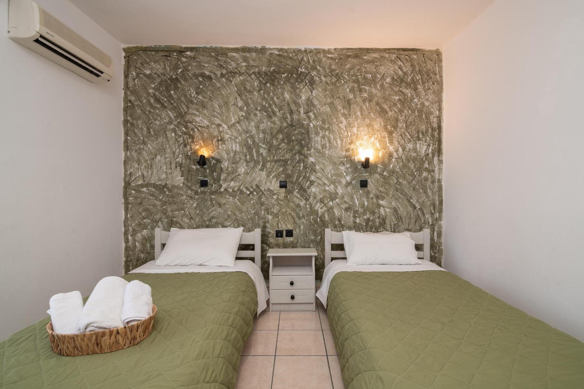 Amarylis Beachfront Studios Amoudi Luaran gambar
