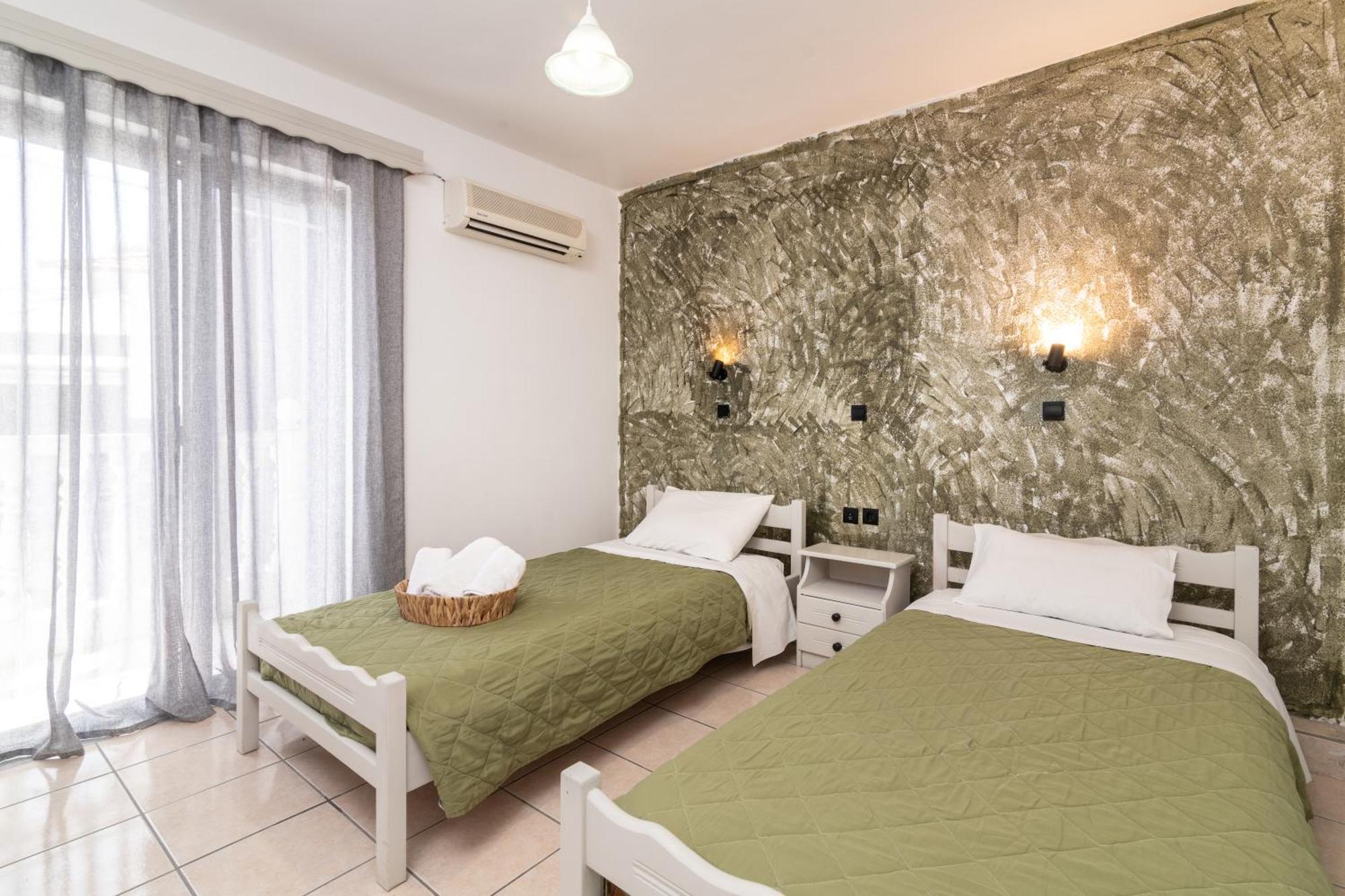 Amarylis Beachfront Studios Amoudi Luaran gambar