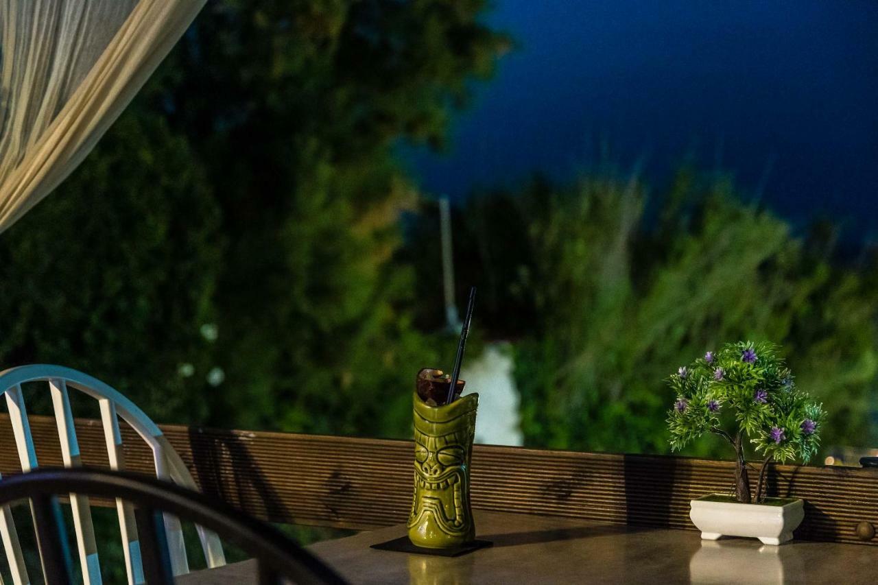 Amarylis Beachfront Studios Amoudi Luaran gambar